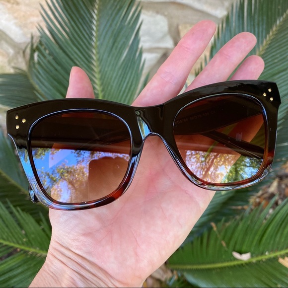 Back in Stock!! Celine-Style Tortoise Sunnies - Picture 2 of 3